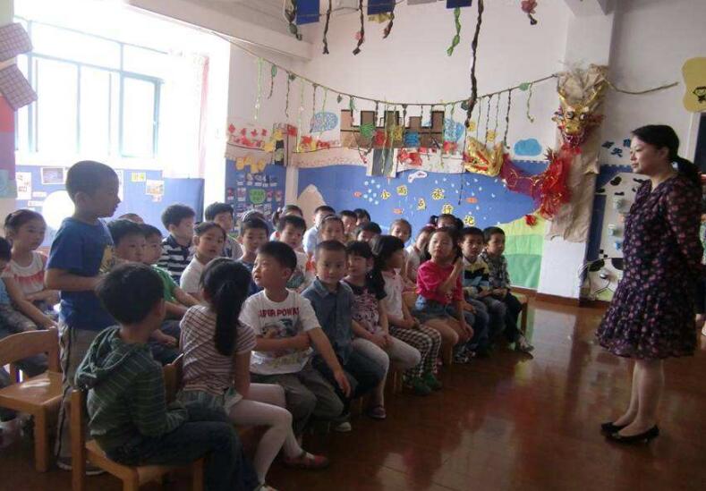 中班节日的服装教案1