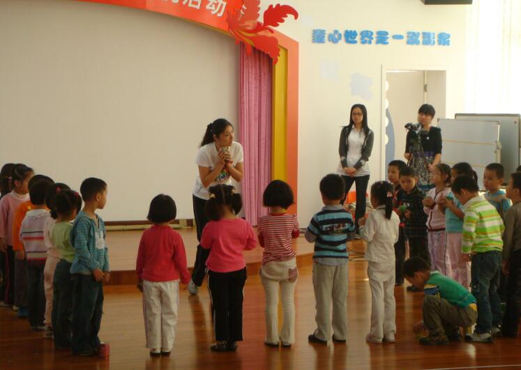 中班节日的服装教案3