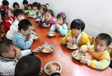 小班安全肚子疼了教案2