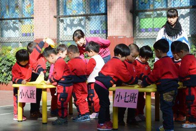 中班社会我帮妈妈拧毛巾教案2