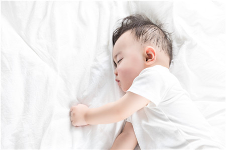 新生儿中耳炎初期症状有哪些 新生儿中耳炎有哪些表现