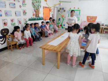 中班美术小小发型师教案3