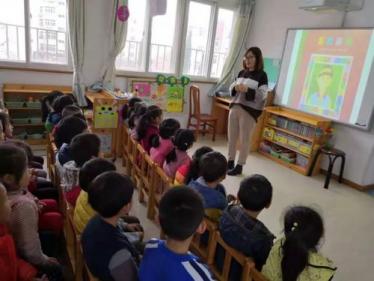 小班美术四小天鹅教案3 小班美术四小天鹅教案3