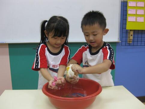 小班幼儿健康宝宝爱洗脸教案1