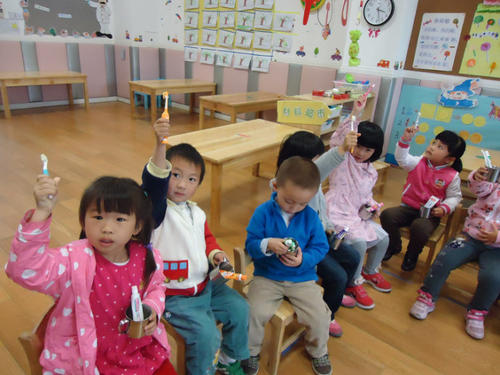 小班幼儿健康宝宝爱洗脸教案2