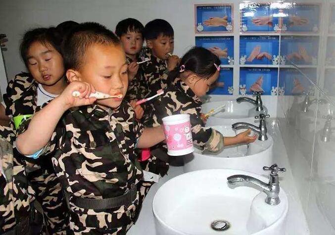 小班幼儿健康宝宝爱洗脸教案3
