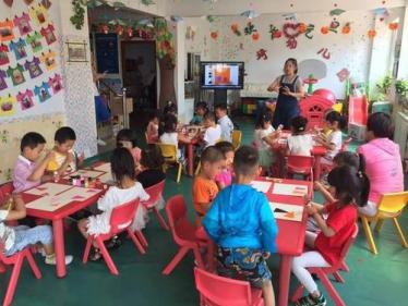 幼儿园有趣的房子线条画美术教案3