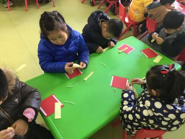 幼儿园中班毛线变魔术教案2