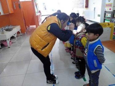 幼儿园中班毛线变魔术教案3