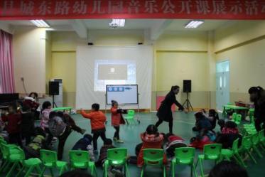 大班科学有趣的纸桥教案3