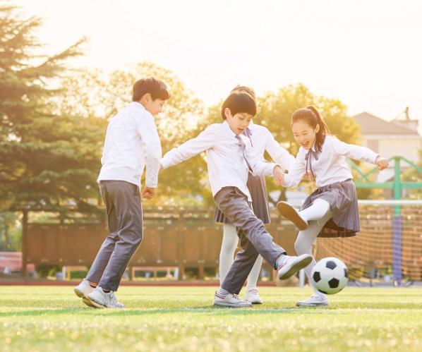 孩子多大适合踢足球 小孩子踢足球最佳年龄