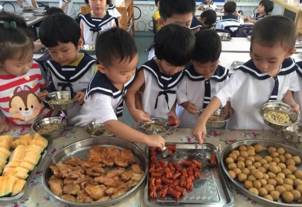 小班健康我会自己吃饭教案3