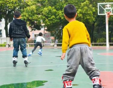轮滑幼儿教学互动游戏