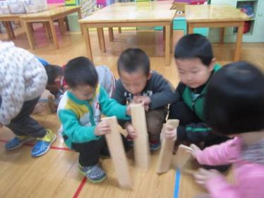 中班健康帮小动物盖房子教案2