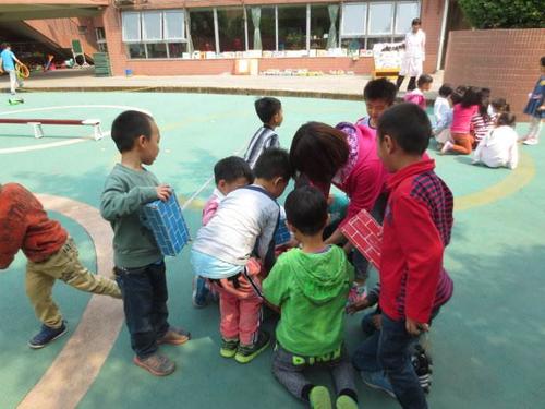 中班游戏小猪盖房子教案1