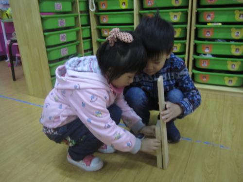 中班游戏小猪盖房子教案3