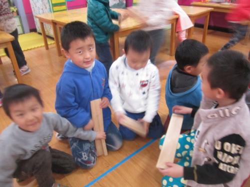 幼儿园健康唐老鸭盖房子教案2