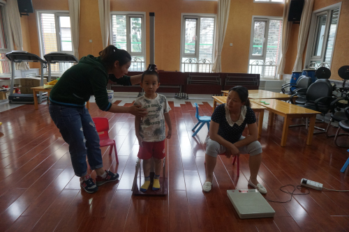 小班语言小熊想长高教案2