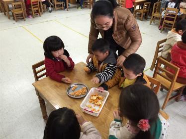 幼儿园小班酸酸甜甜的橘子教案3