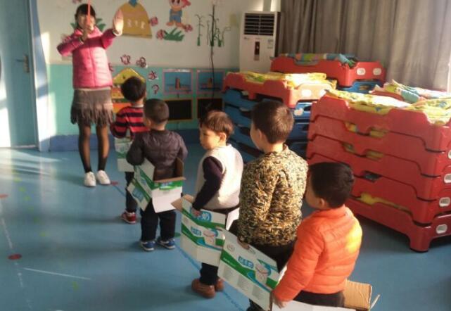 小班健康小刺猬运纸箱教案2