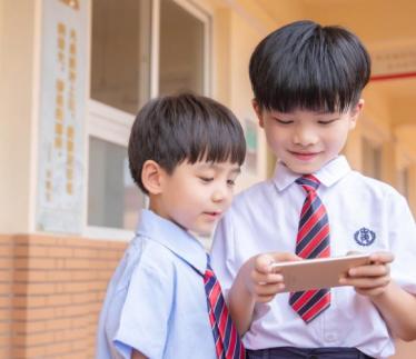 孩子爱玩手机家长如何引导