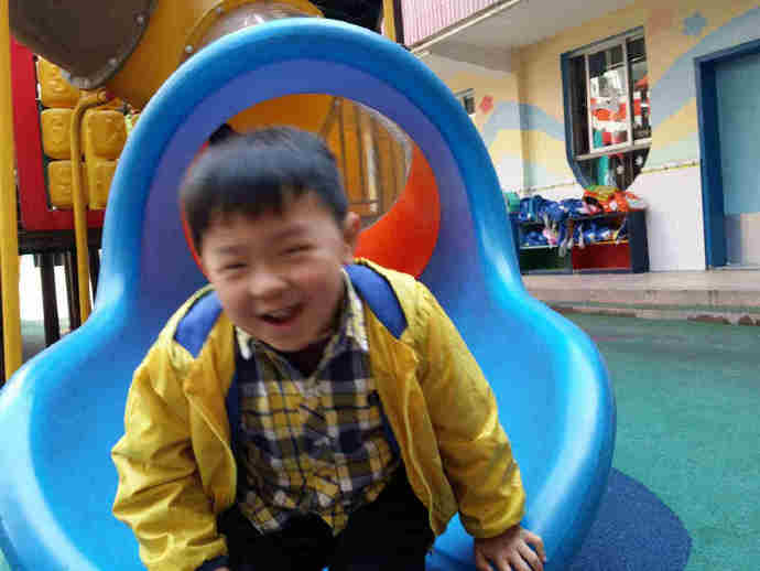 小班安全安安全全滑滑梯教案2