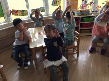 幼儿园室内亲子游戏大全活跃气氛3