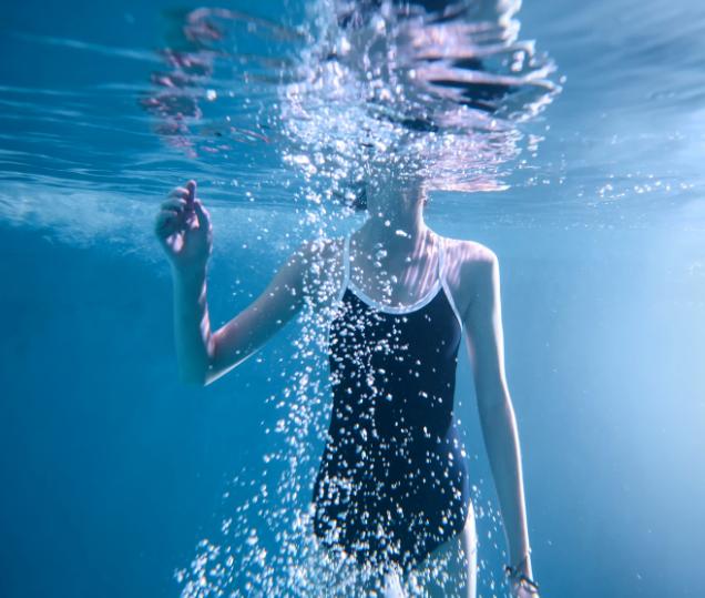 孩子游泳怕水怎么克服 怎么样让孩子克服害怕游泳