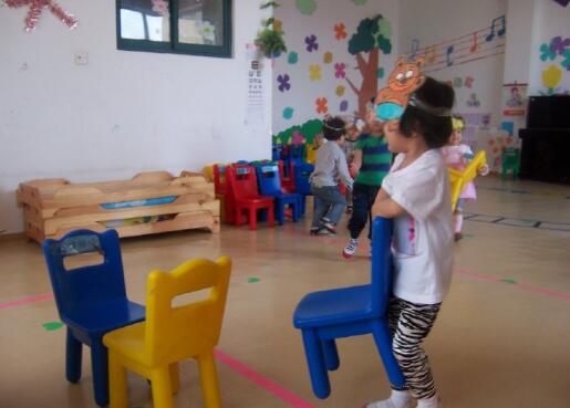 中班数学认识椭圆形教案3