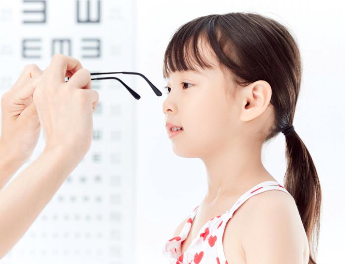 学前儿童近视的症状