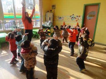 幼儿园球的玩法教案1