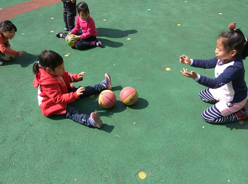 中班健康调皮的小球教案2 中班健康调皮的小球教案2