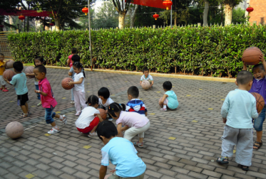 中班健康调皮的小球教案3 中班健康调皮的小球教案3