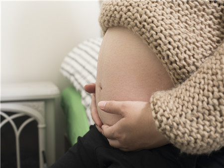 后期胎動會引起宮縮嗎 孕晚期如何加強宮縮