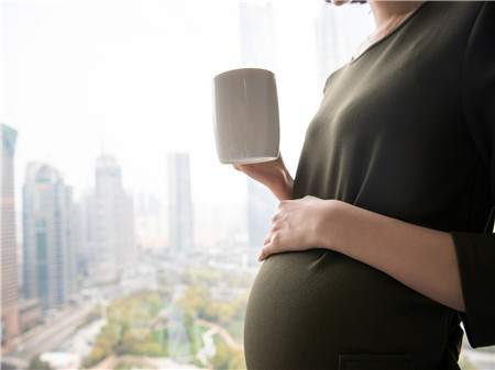 孕晚期喝可乐对胎儿有影响吗