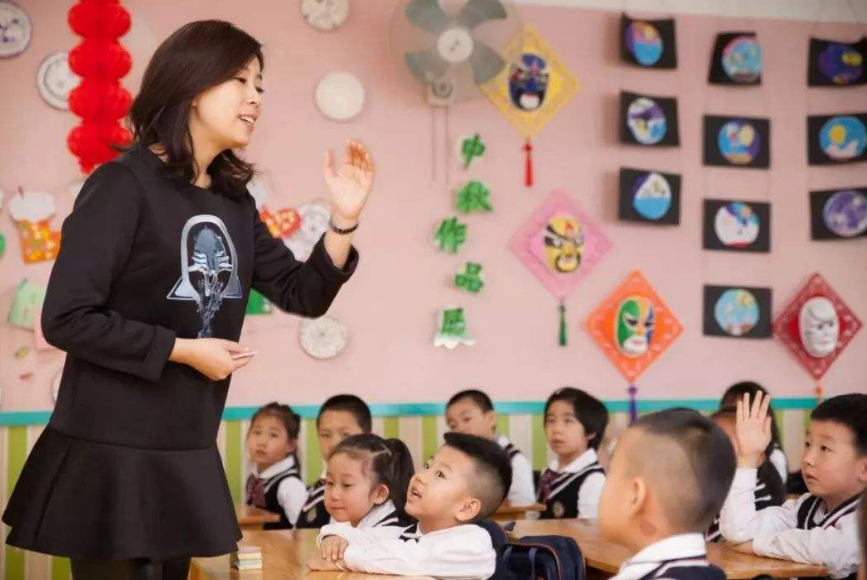 幼儿园雪地里的小画家语言教案2