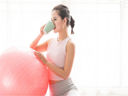 孕妇怎么坐瑜伽球有助于顺产