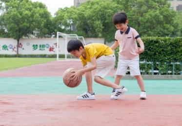 怎么让孩子喜欢上篮球