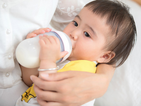 宝宝多大可以用吸管奶瓶
