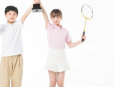 儿童打羽毛球能长高吗