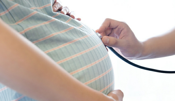 孕妇有时候戴口罩的时候会发现自己呼吸有点困难，这个时候可能会有点小小的担心，这个会不会影响胎儿缺氧呢?