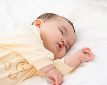 新生儿哪种睡觉姿势最好