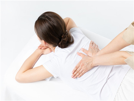 产后晚上睡觉腰疼的厉害是什么原因 多跟这两个因素有关