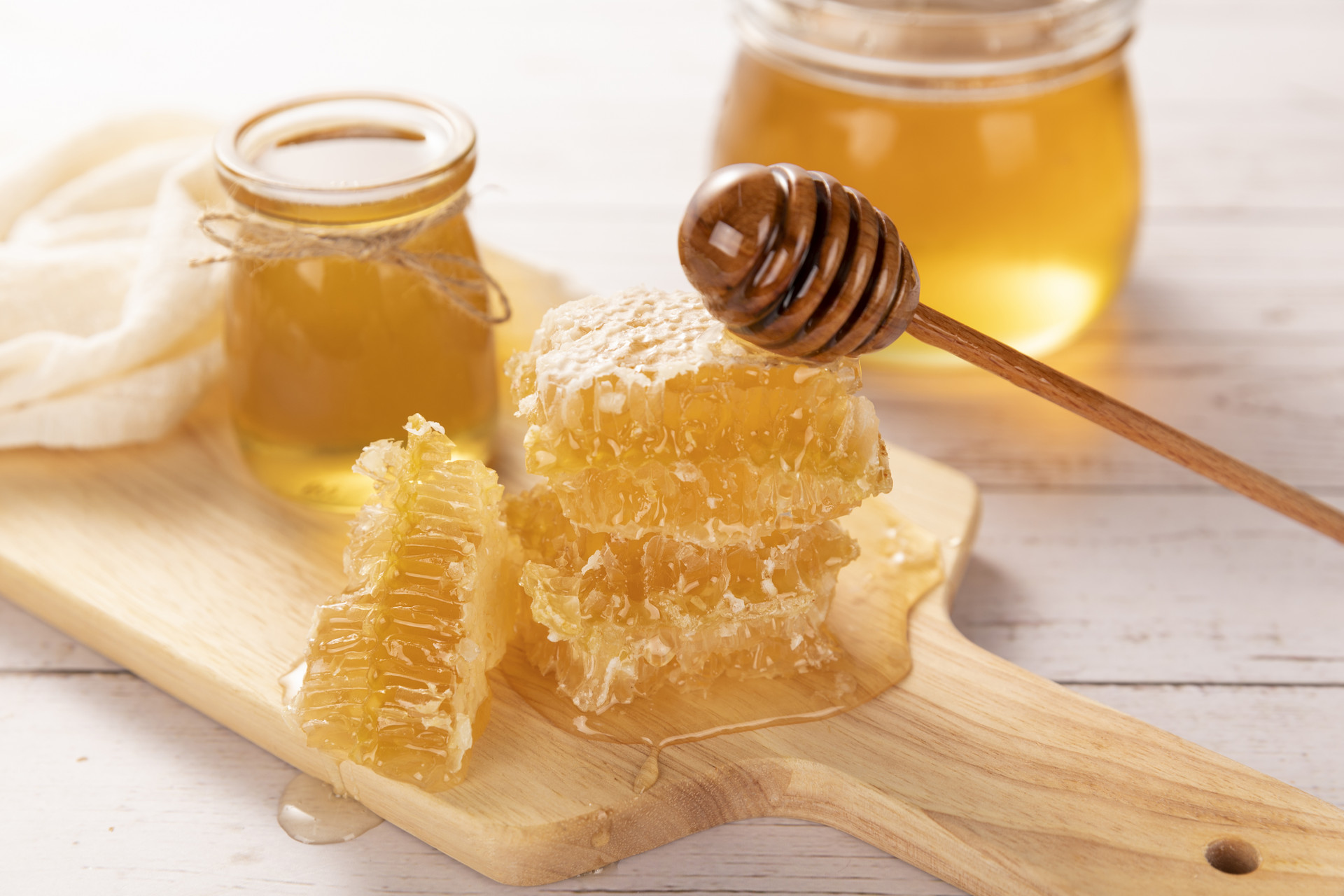 蜂巢蜜和蜂蜜有什么区别