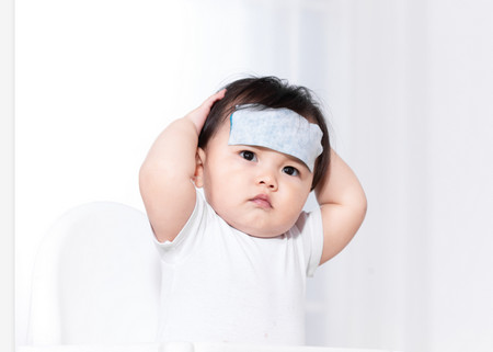 六个月宝宝发烧能用退热贴吗