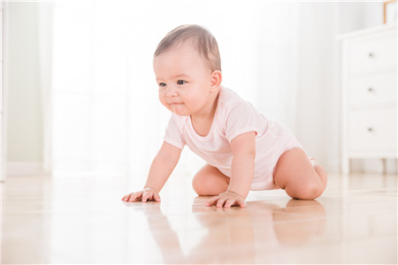 怎么给学爬的宝宝护理膝盖