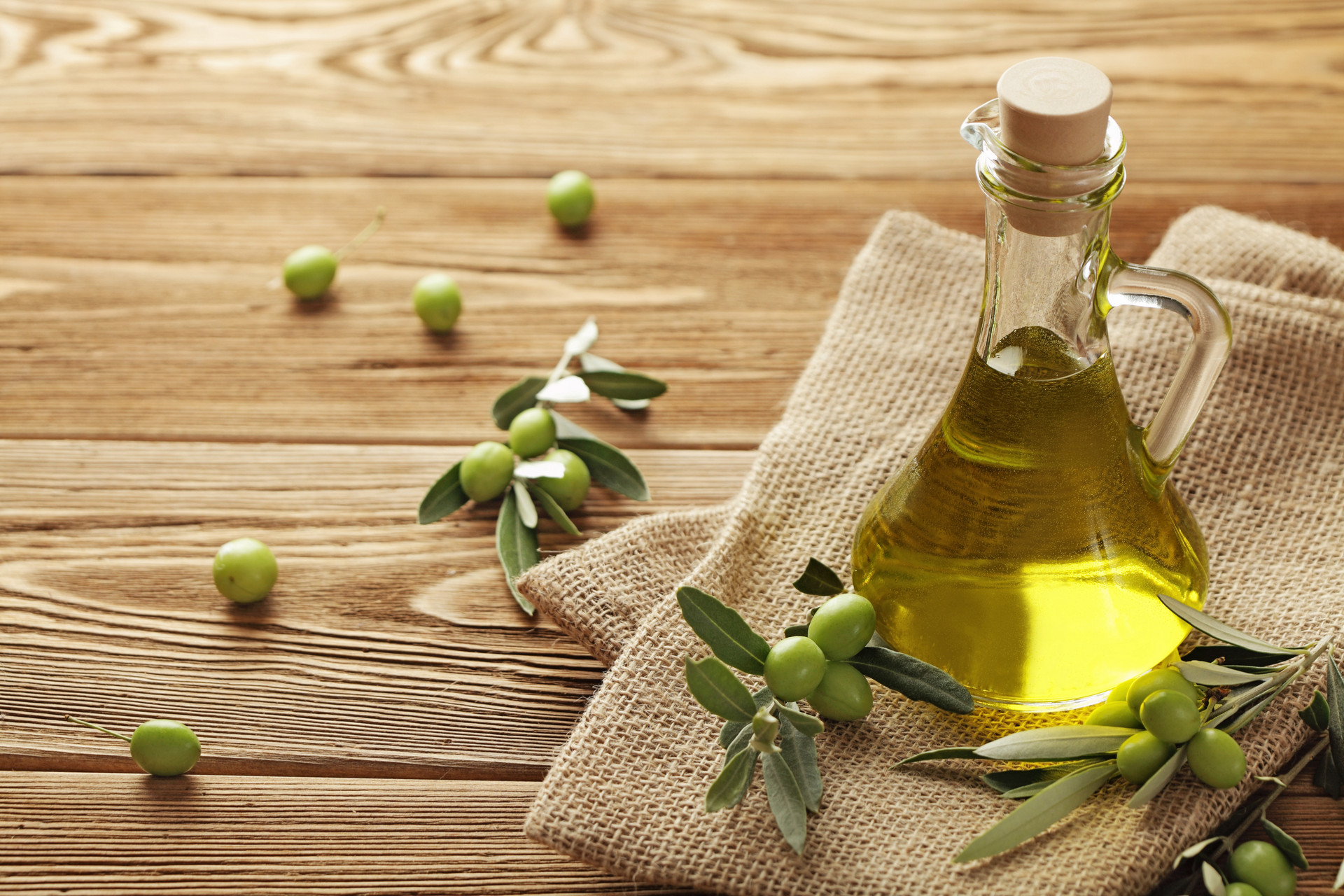 橄榄油可以直接擦脸吗