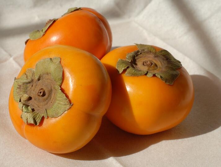 柿子皮上有黑色斑点能吃吗