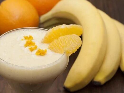 香蕉和什么榨汁减肥效果好 四款抗水肿又可减重的香蕉奶昔