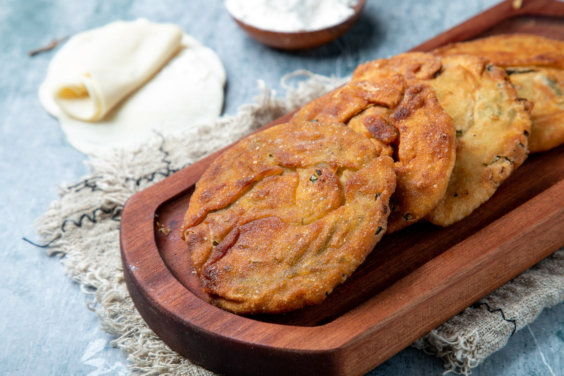 饺子皮做葱油饼怎么做